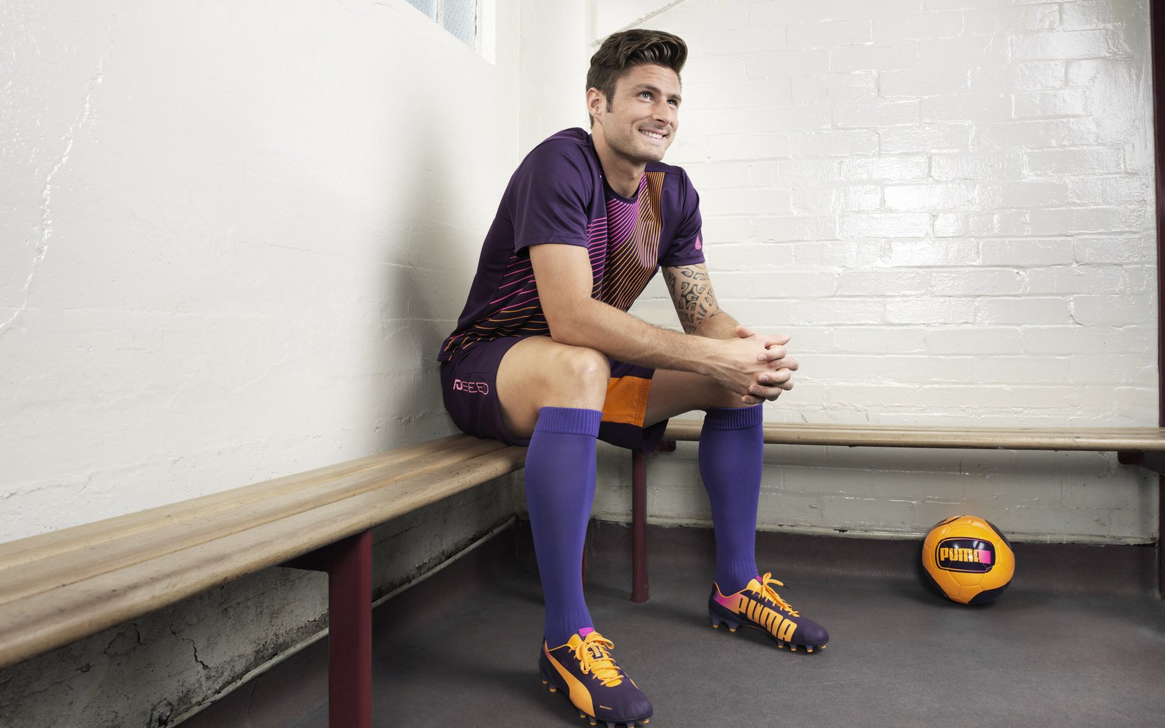 “足球场馆全面升级,确保未来赛事顺利举行”,足球展厅