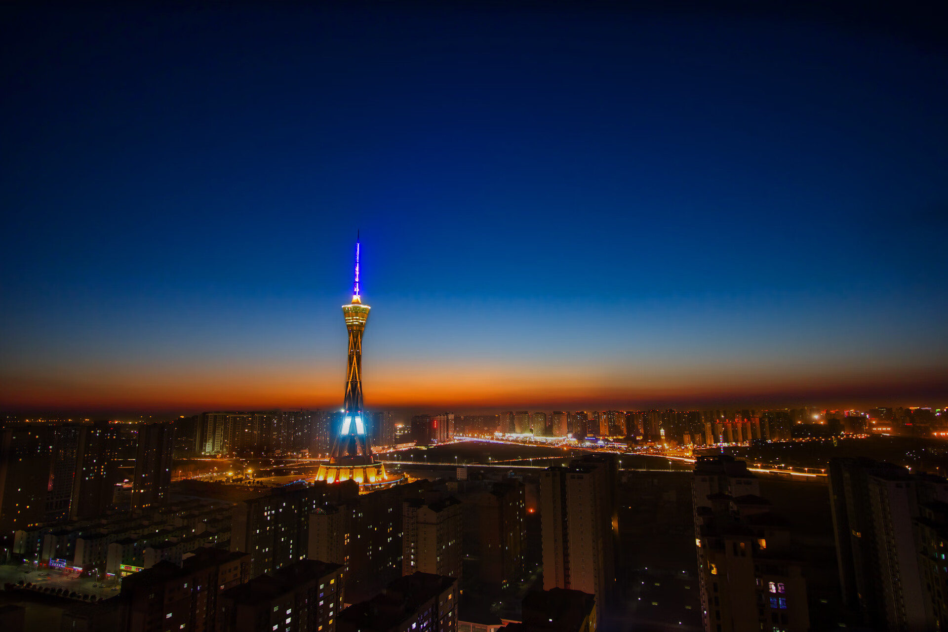 《顶级战队的背后:运营、训练全景揭秘》,顶级战队英文怎么写