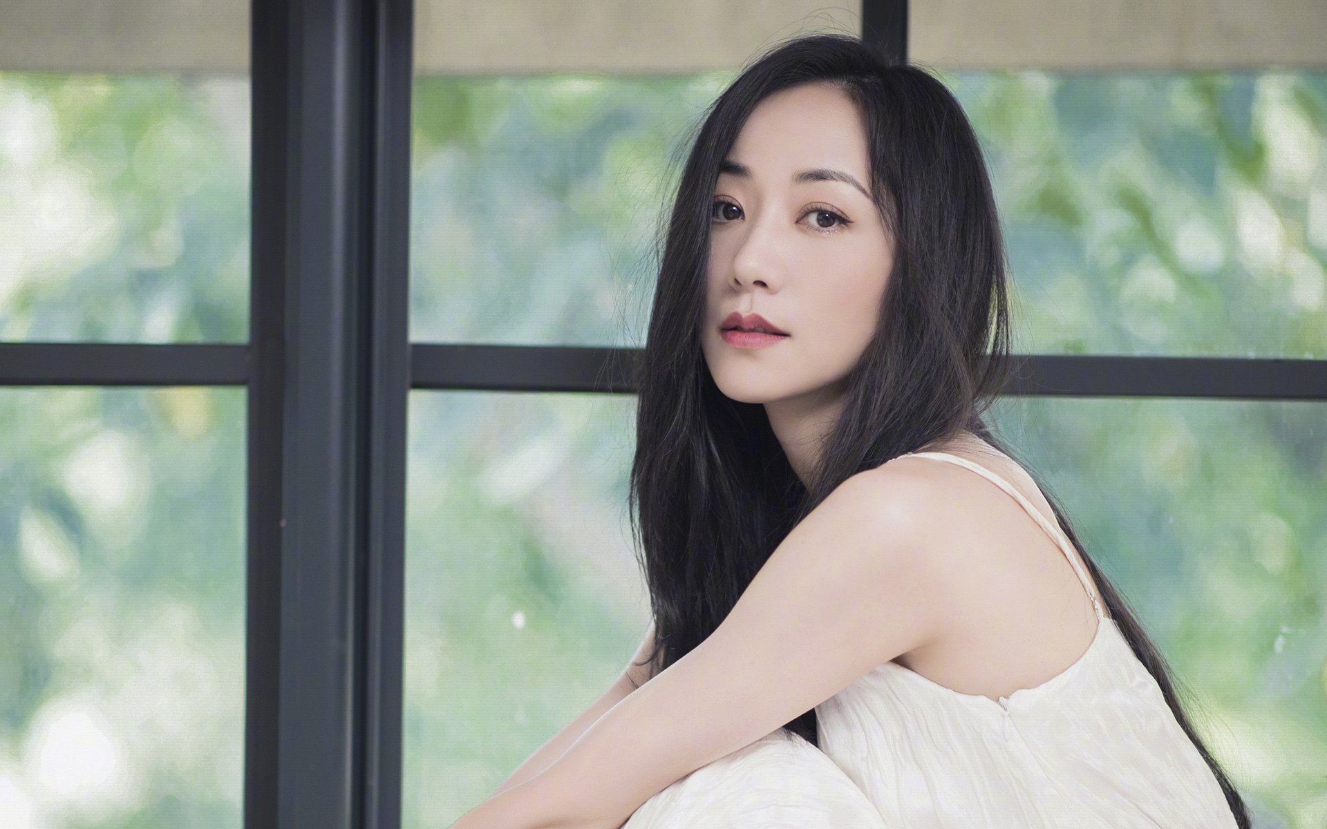 史上第一个在季后赛连续投中超远距离三分球的球员，中场超远三分球